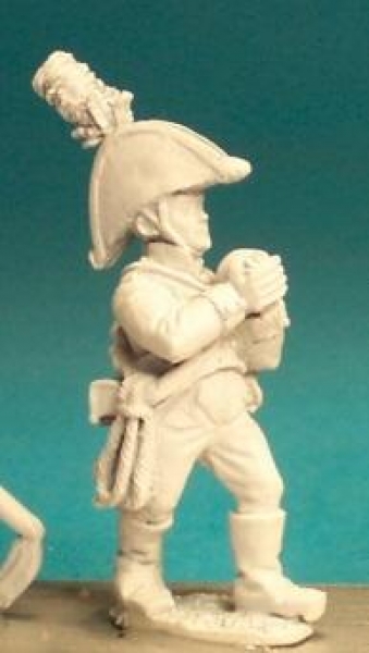 Front Rank Miniatures: ANA6 Austrian Artillery Crewman - In Bicorn - Artilleryman Carrying Ball